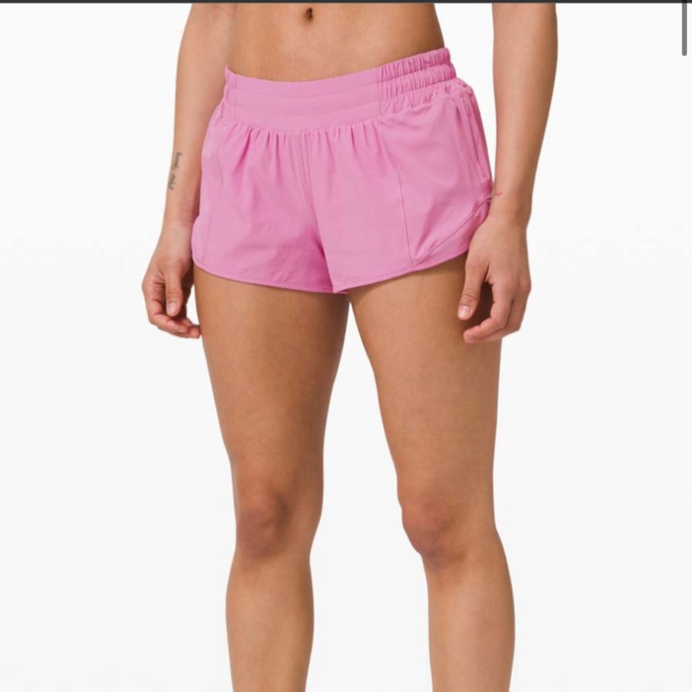 Lulu lemon Hotty Hot short *2.5”
